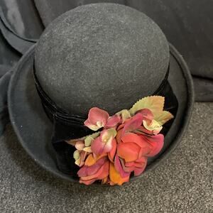 Toucan Collection New York Women’s Slouch Gray Velour Bucket Hat Flower